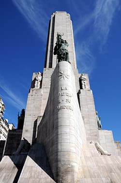 La Proa y la Torre del Monumento a la Bandera