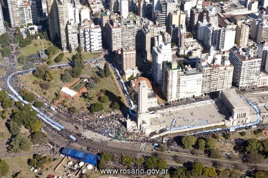 La comunidad bajo una misma Bandera