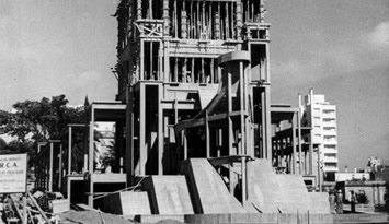 Construcción de la Torre del Monumento a la Bandera